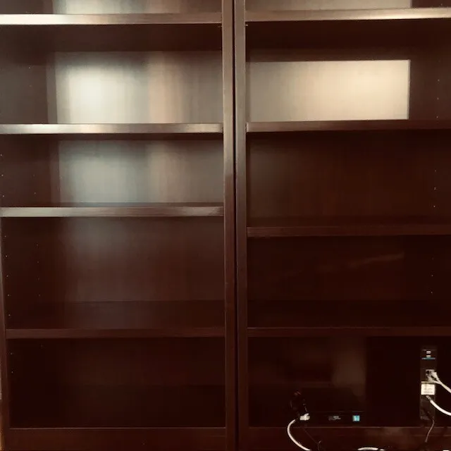 흠집없고 깨끗한 책장팝니다.
					가구
					Los Angeles