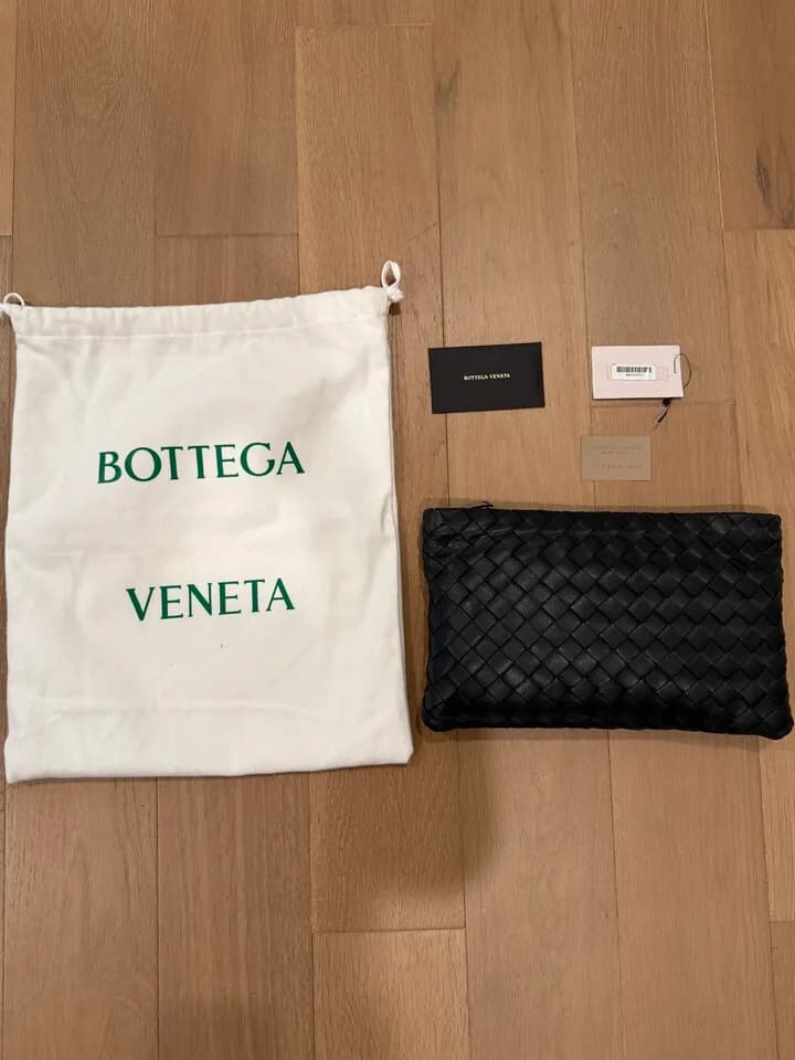 보테가 베네타 Bottega Veneta 클러치 블랙
					의류/패션
					Los Angeles