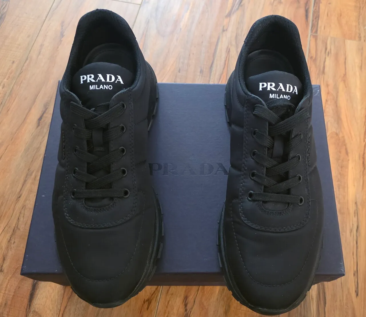 PRADA 스니커즈 팔아요
					의류/패션
					LA