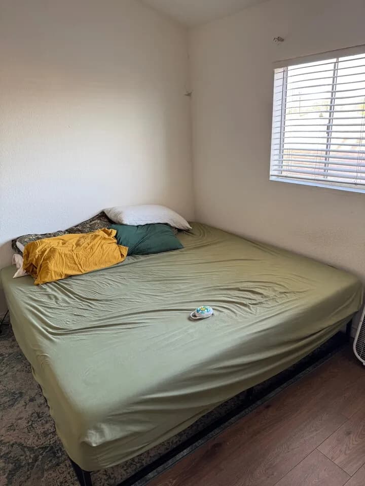 깨끗한 매트리스 아주 저렴하게 판매합니다
					가구
					Los Angeles