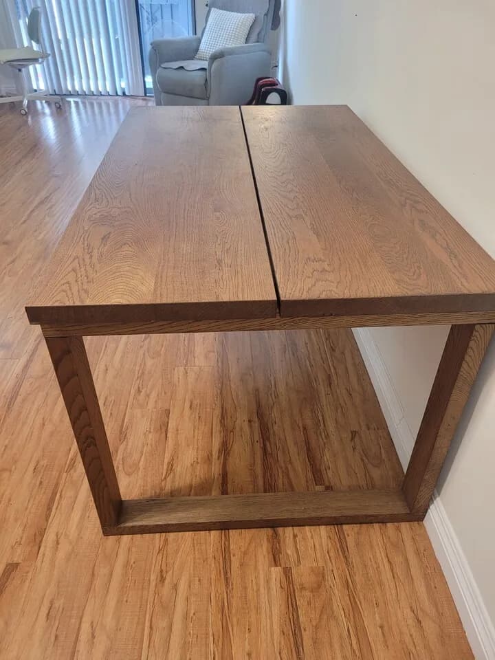 튼튼한 원목나무 식탁
					가구
					Los Angeles