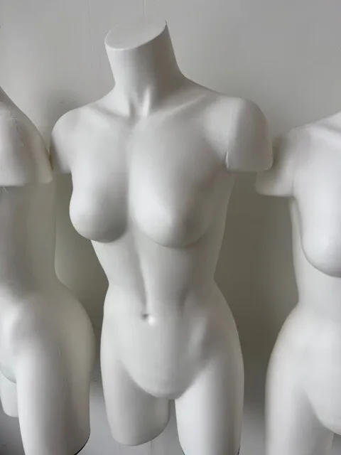 중고 마네킹 팝니다.
					의류/패션
					Los Angeles