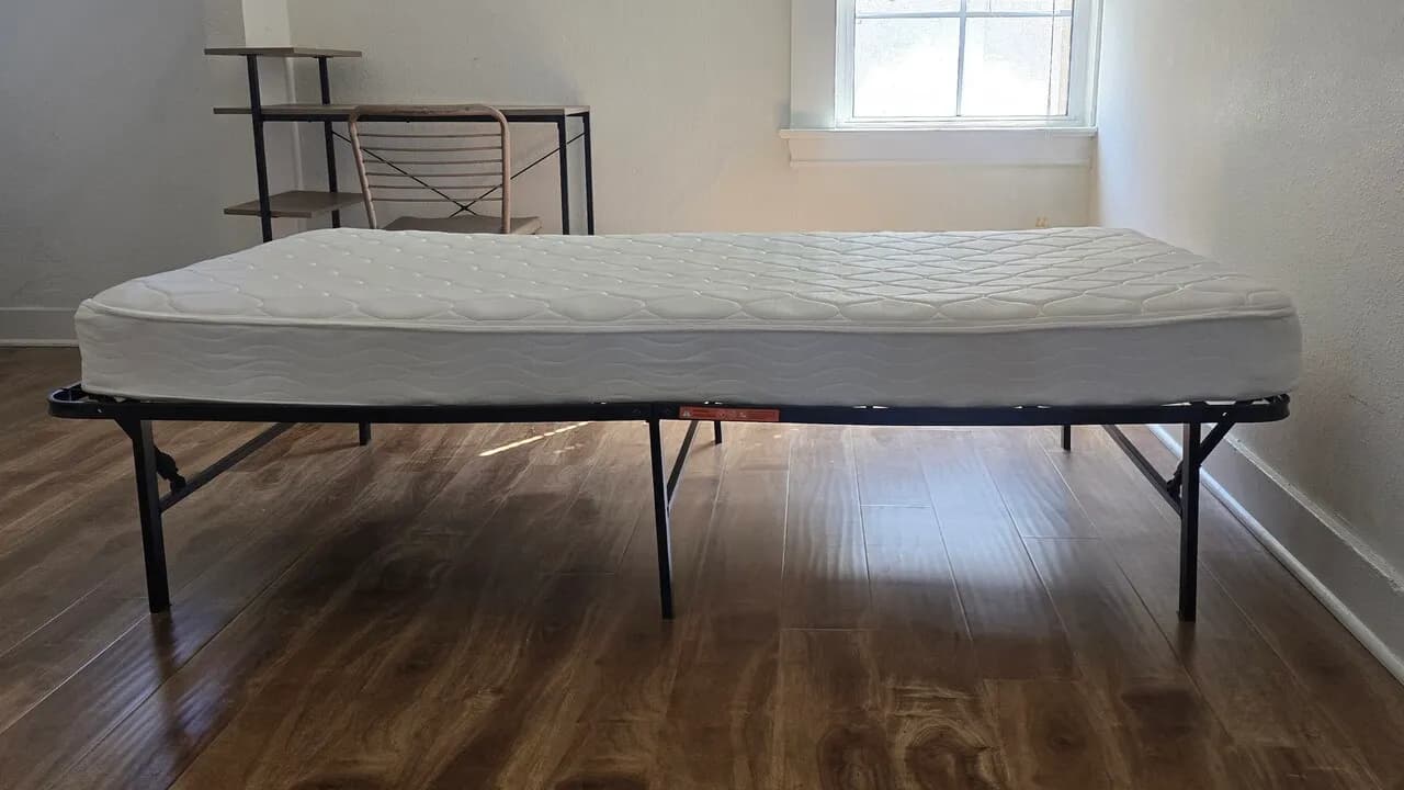 접이식 철 싱글침대 프레임 (메트 원하시면 같이 드려요)
					무빙세일
					Los Angeles