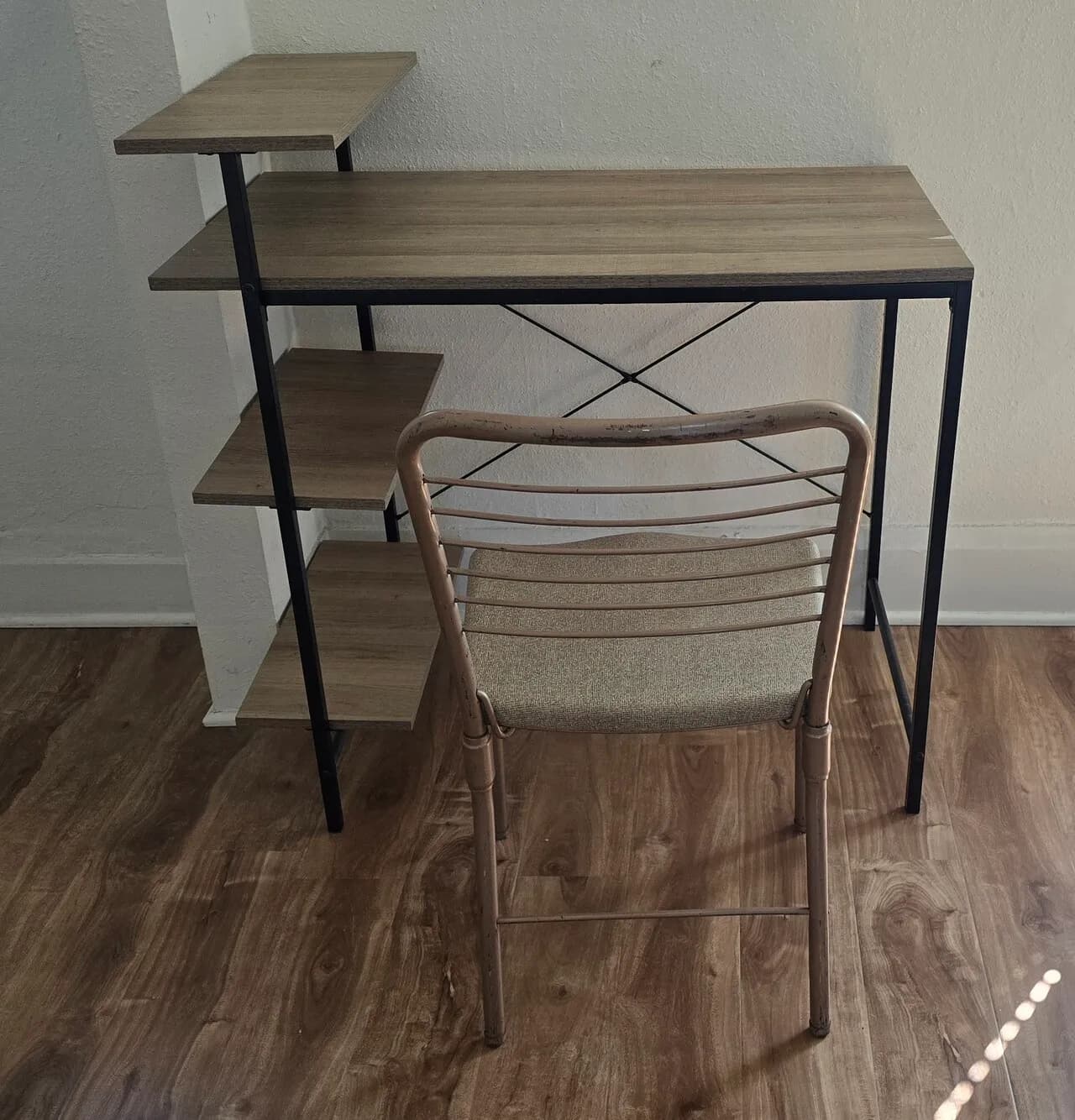 책상 + 의자 세트
					무빙세일
					Los Angeles