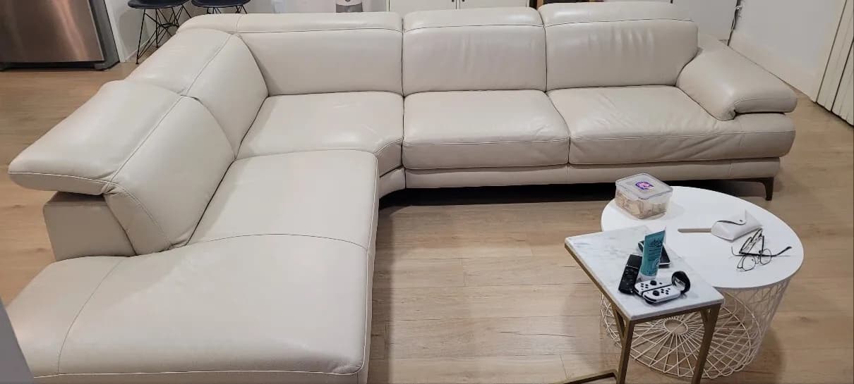 나뚜찌 가죽 소파 5인용
					무빙세일
					Buena Park