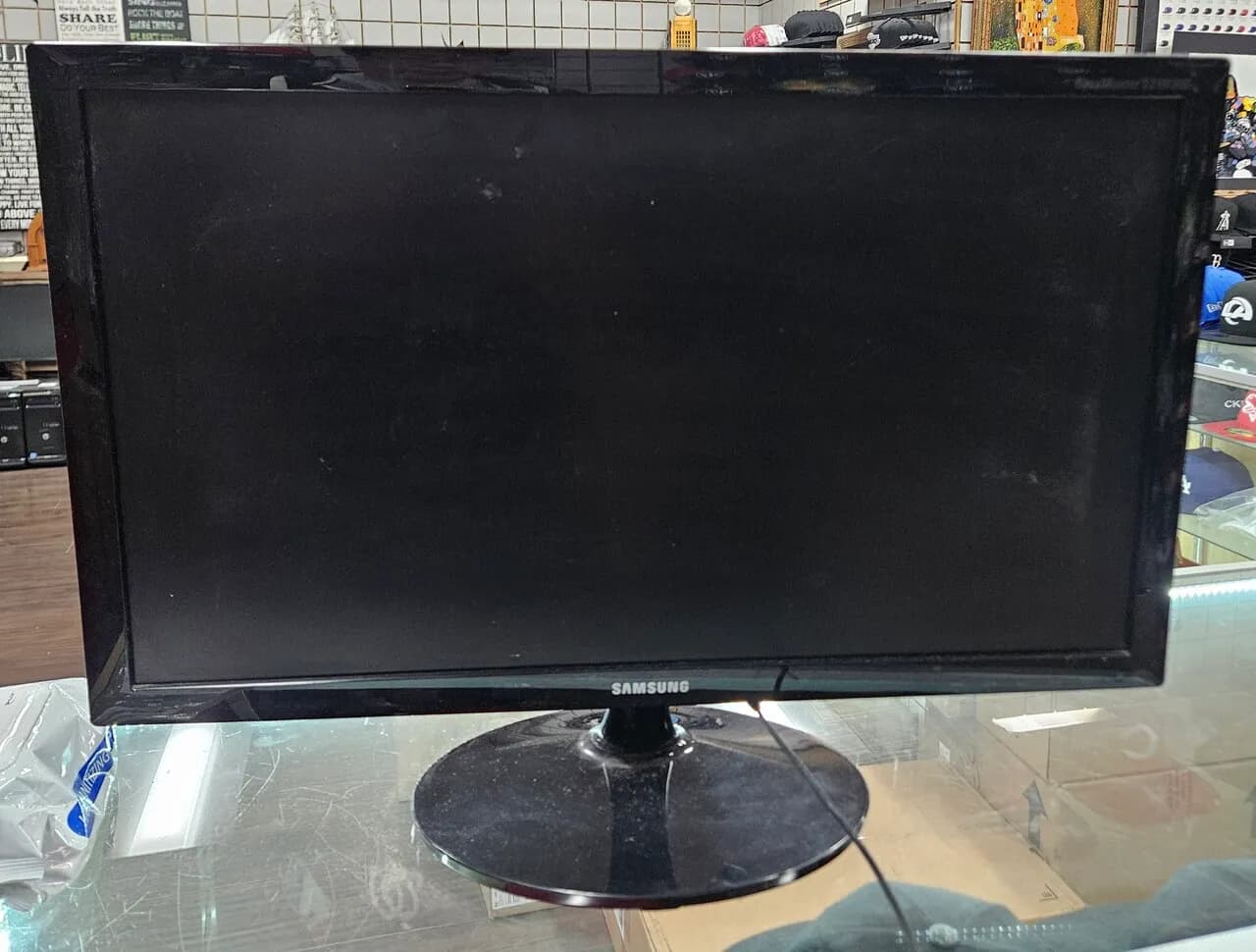 상태 좋은 삼성 모니터 팝니다. 24인치
					전자/가전
					Los Angeles