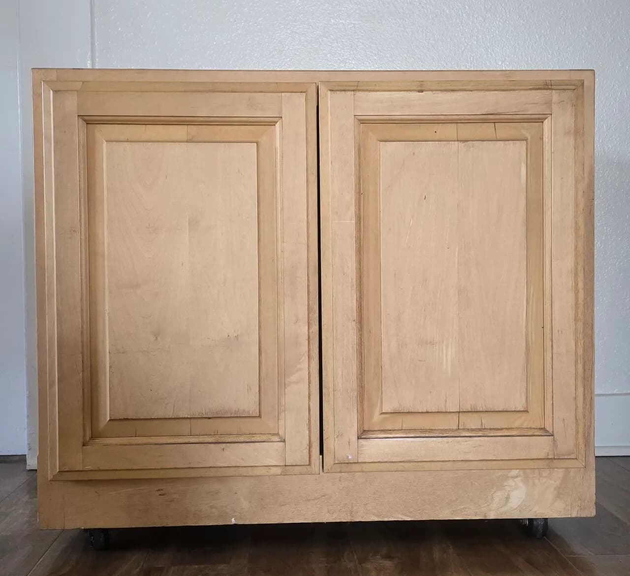 바퀴달린 수납장 (2.7F 1.9F 2.3F(높이)
					무빙세일
					Los Angeles