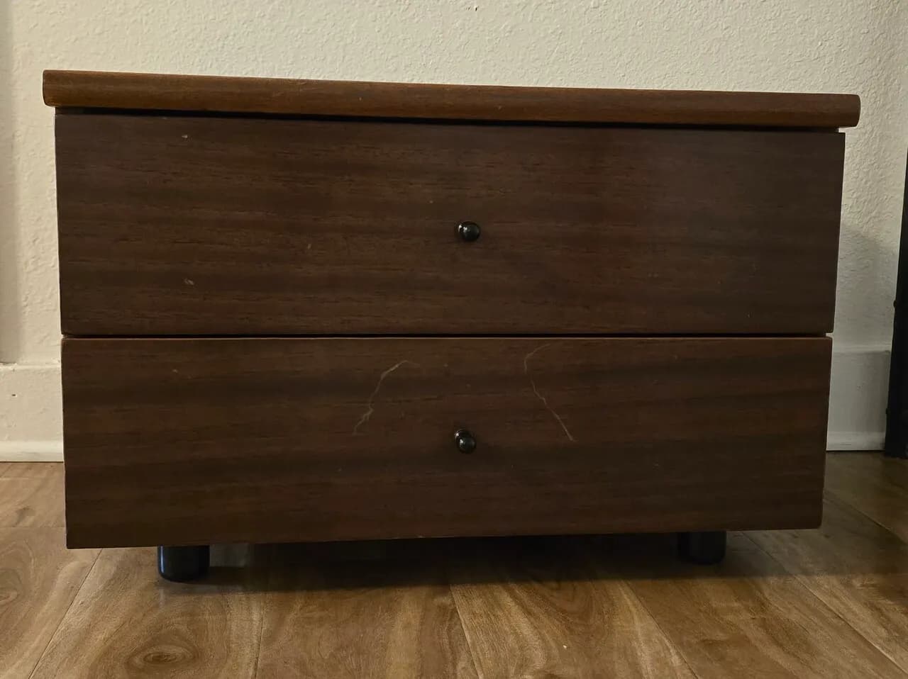 나무 서랍장 (2F 1.4F 높이 1.3F )
					무빙세일
					Los Angeles