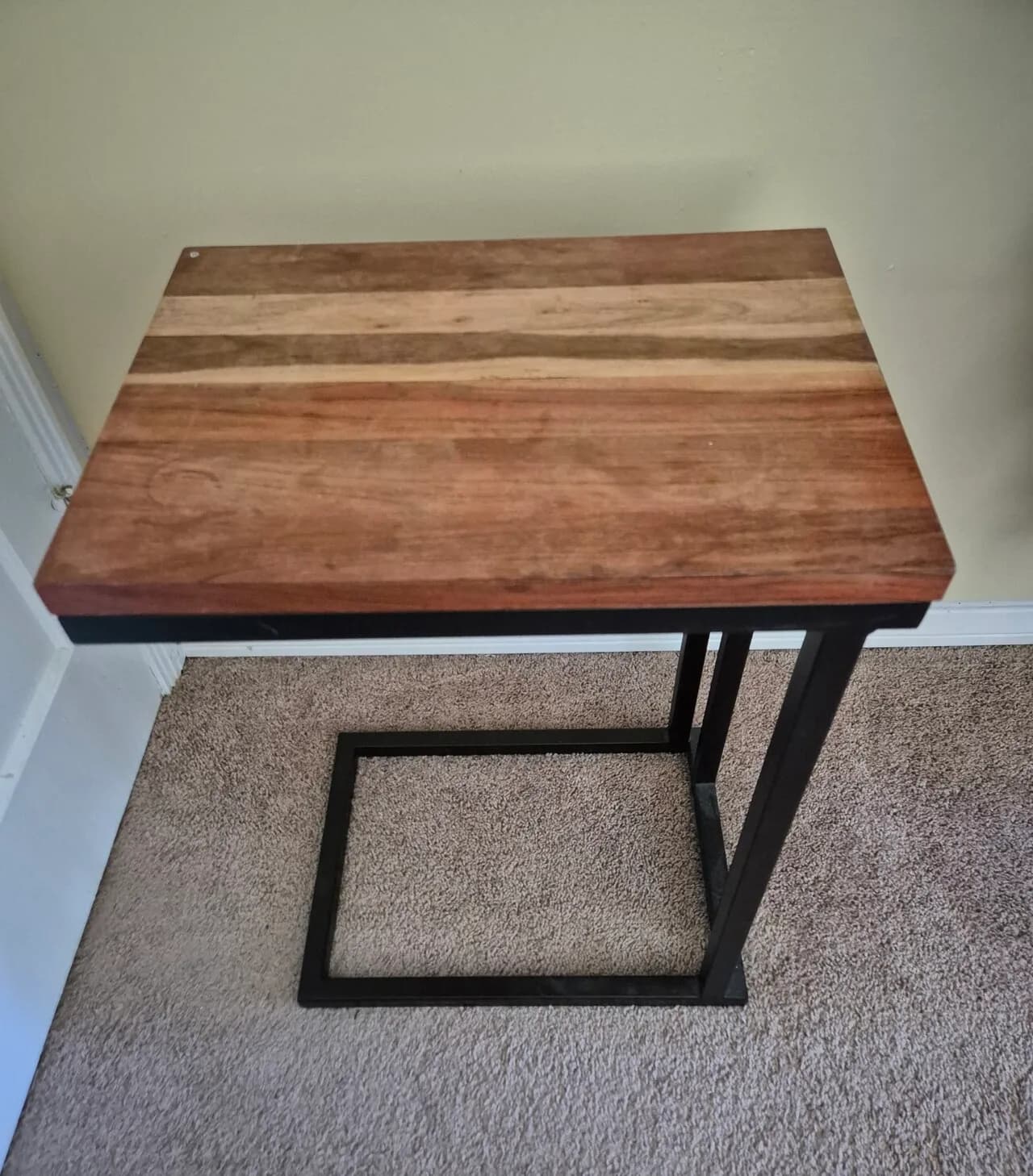 사이드 테이블, IKEA 스텝스툴
					무빙세일
					Pasadena