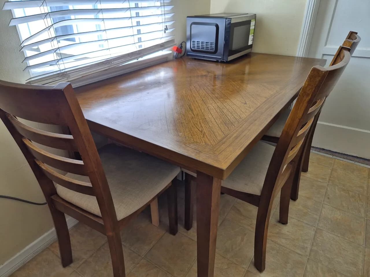 식탁 4인용 세트, SEALY 매트리스 Full size 프레임
					무료나눔
					Pasadena