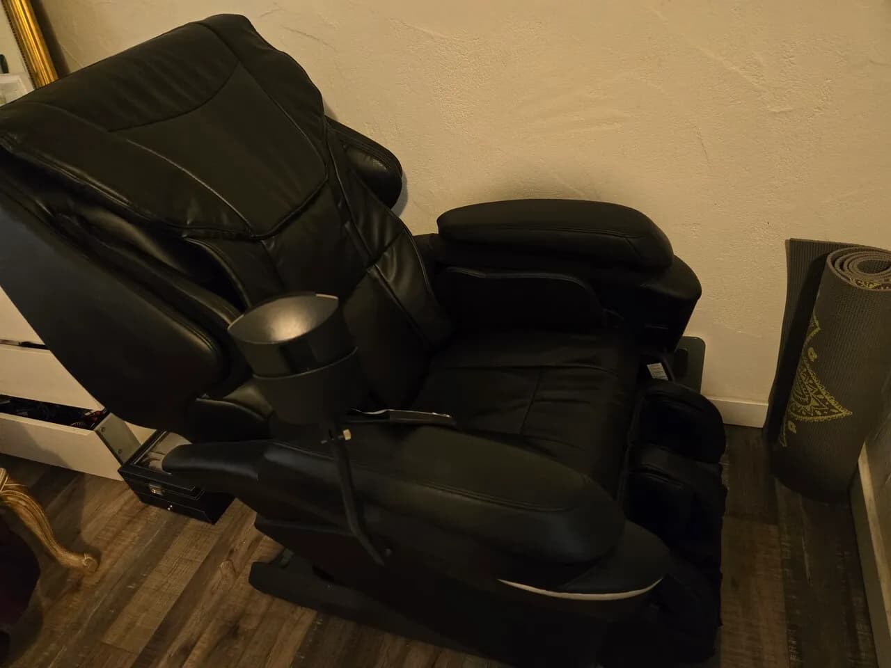 파나소닉 안마의자
					전자/가전
					La Crescenta