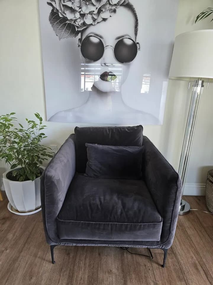 암 체어
					가구
					Los Angeles