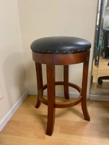 허리 도움 되는 사무실 의자$60, 하이체어$30
					무빙세일
					Los Angeles