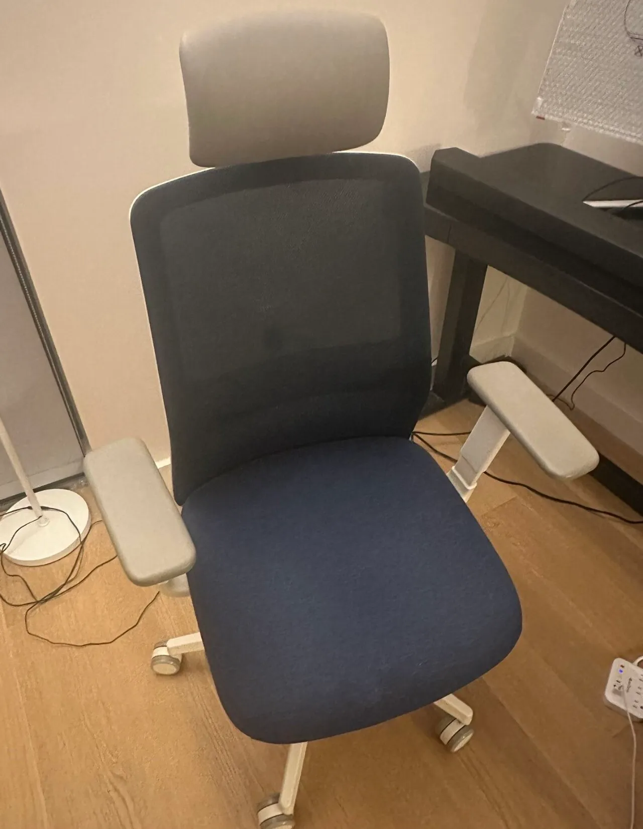 SIDIZ T40 Desk Chair / 시디즈 데스크 의자
					가구
					Los Angeles