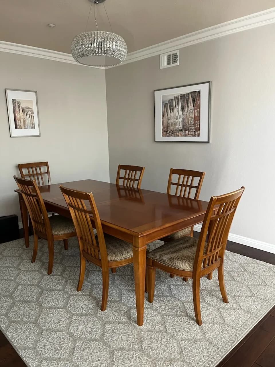 8 인용 원목 다이닝테이블
					가구
					Fullerton