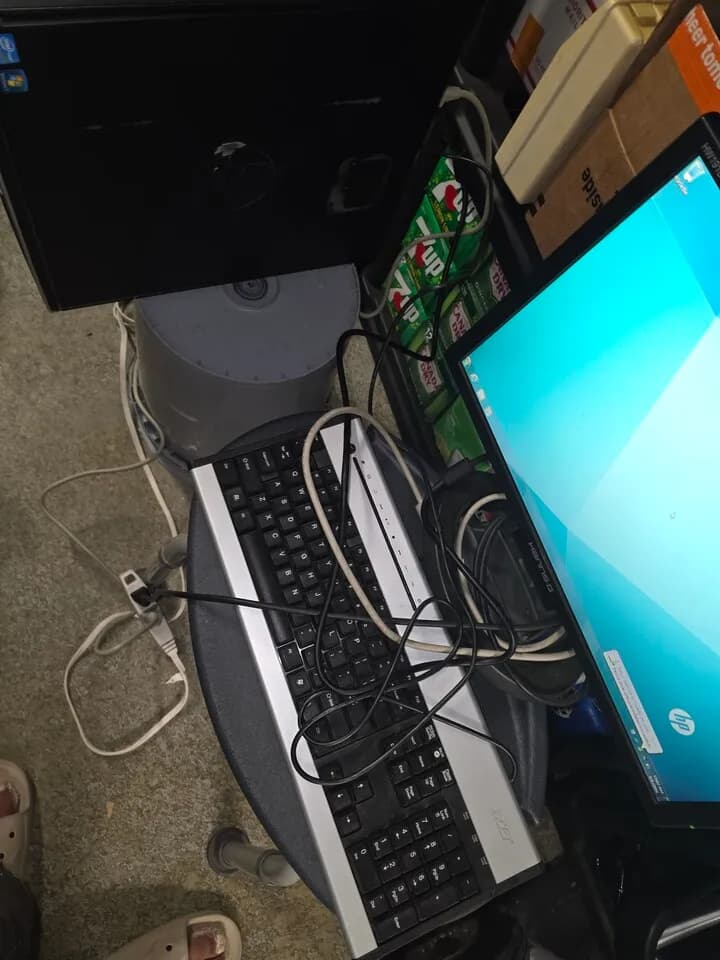 HP 데스크탑 컴퓨터 + 19인치 모니터 + 키보드
					전자/가전
					토렌스