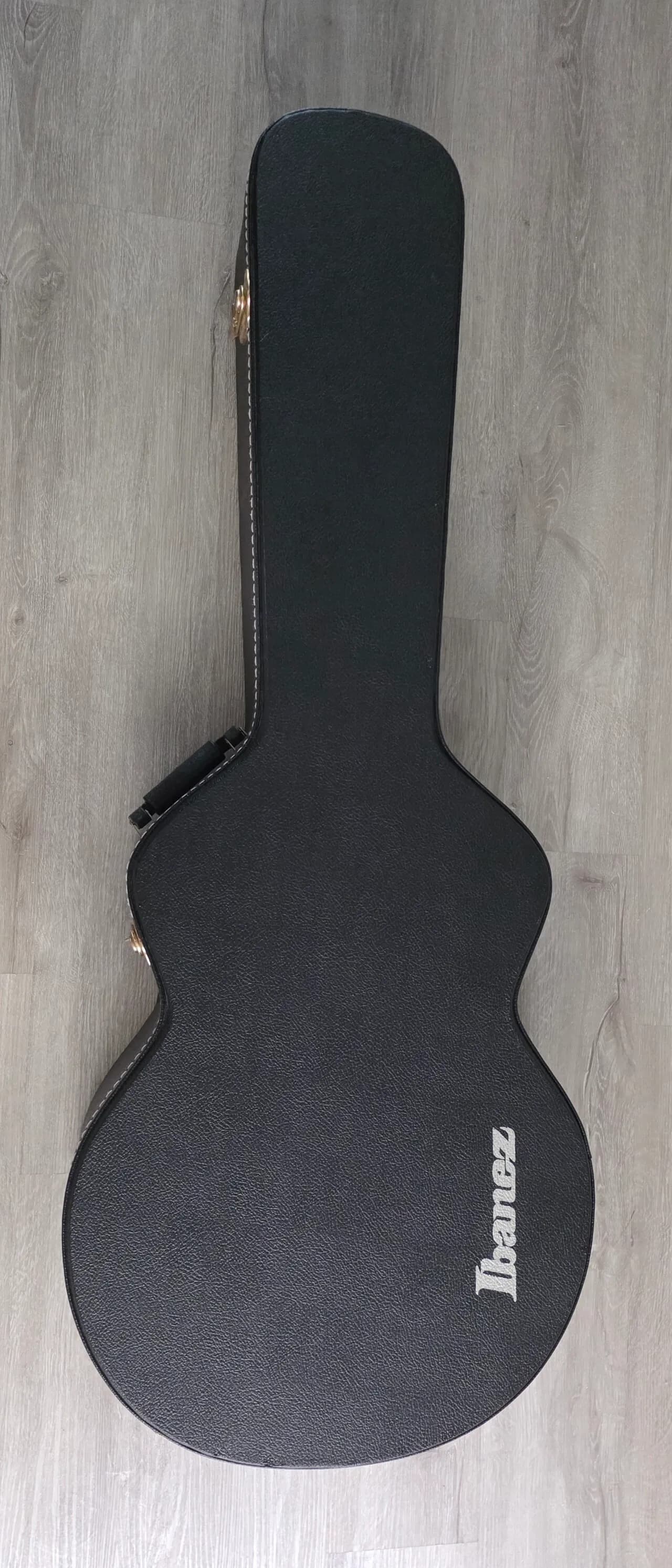 거의 새 것 같은 예쁜 팬더 어쿠스틱기타 내놓습니다.
					기타
					La, Oc