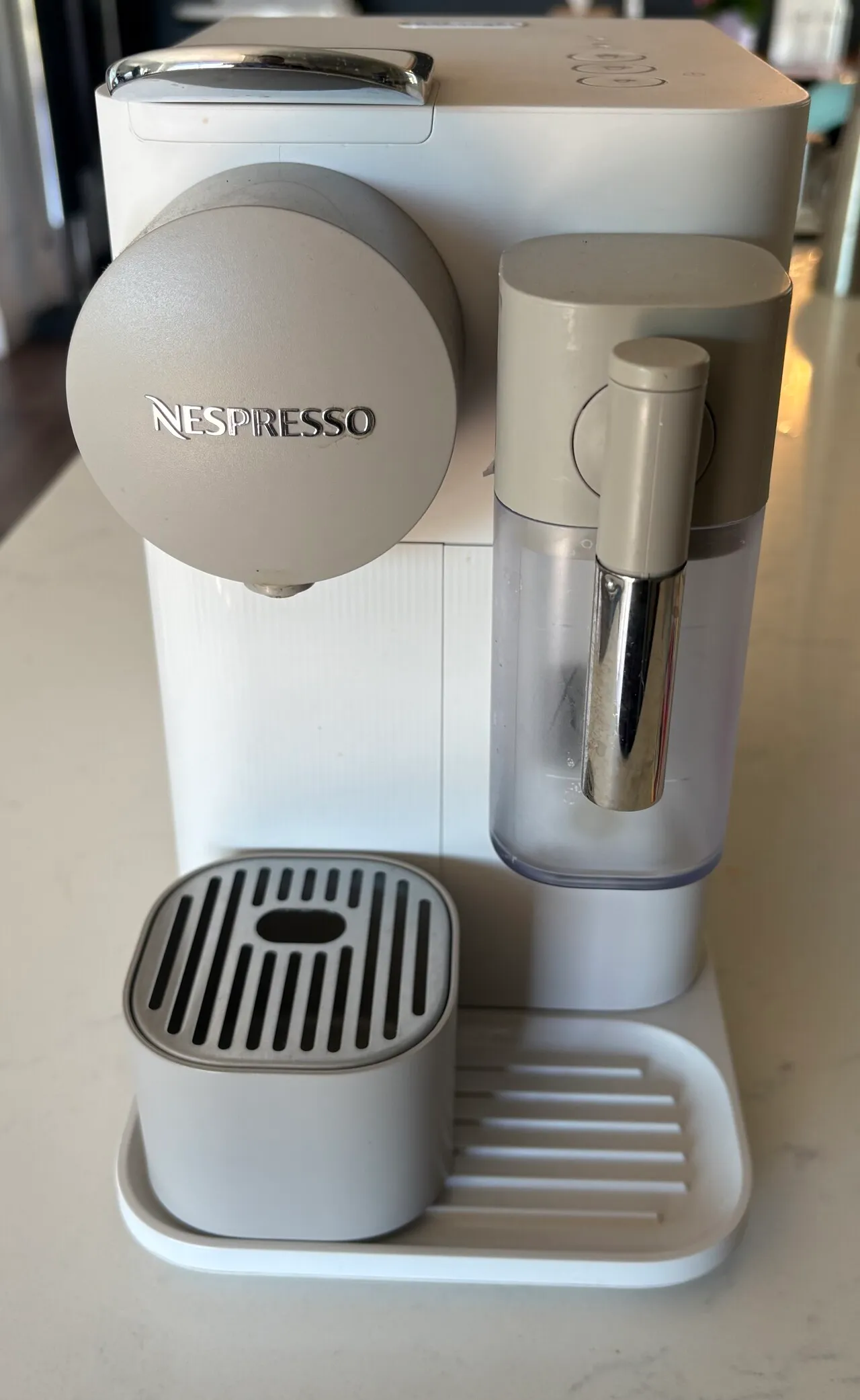Used 네스프레소 커피 Nespresso Gran Lattissima by DeLonghi
					전자/가전
					Oc/la