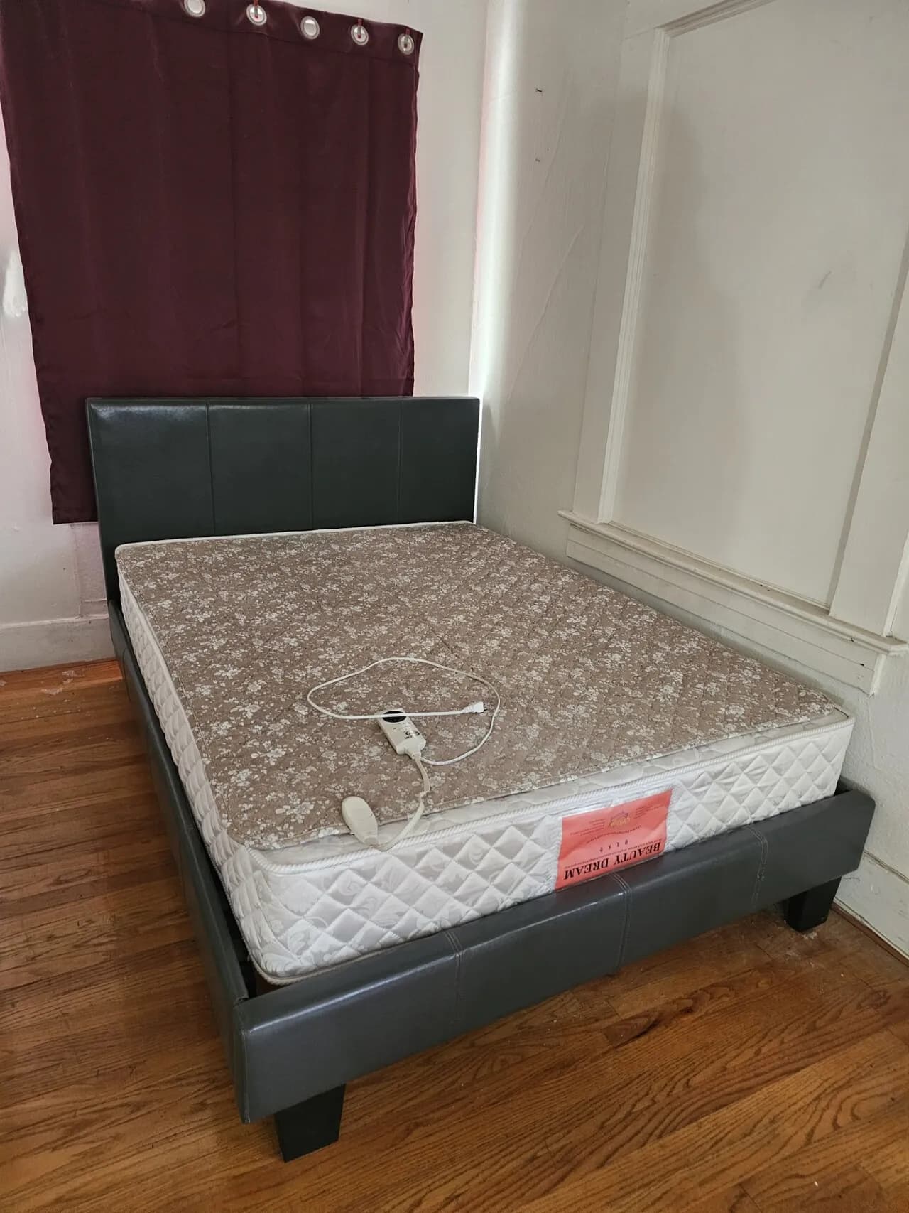 새것같은 싱글침대 55인지 삼성 스마트 티비 같이 드립니다
					무빙세일
					Los Angeles