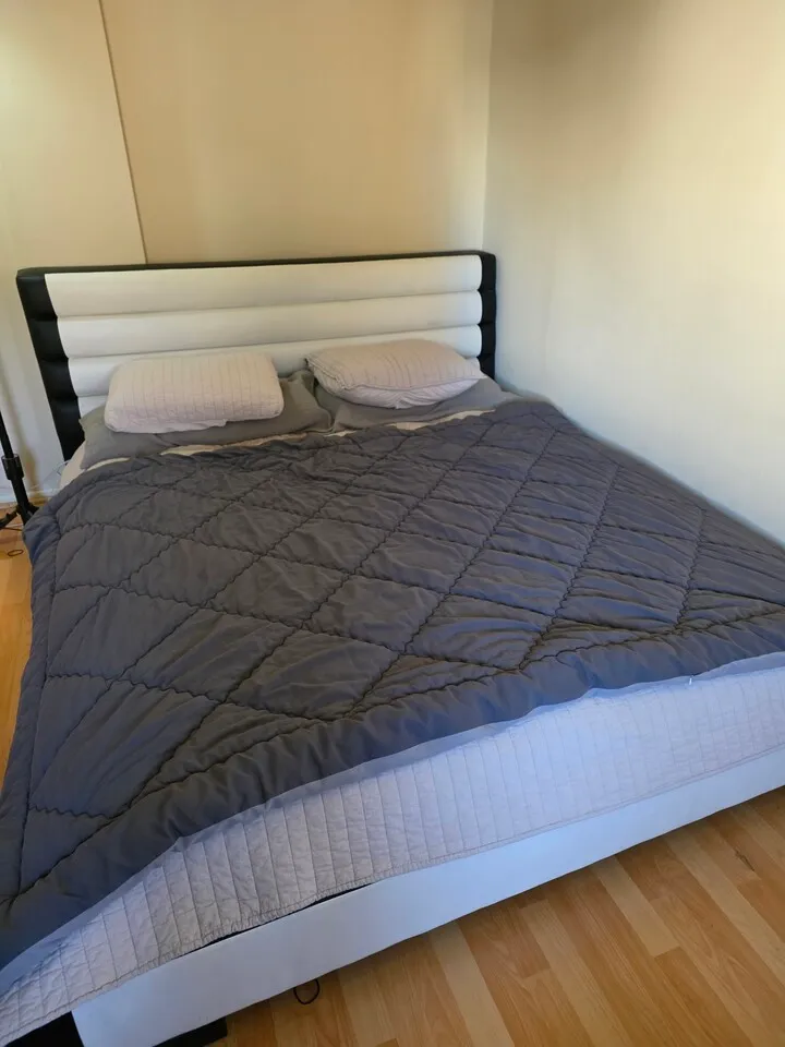 정가 7천불이상 캐시미어 울 침대, 프레임
					무빙세일
					La 케이타운