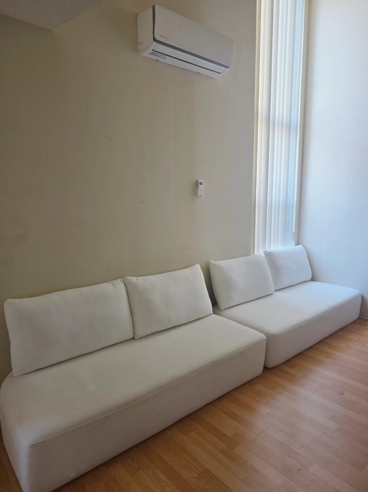 명품가구 RH 소파(침대 배치 사용 가능)
					무빙세일
					La 케이타운