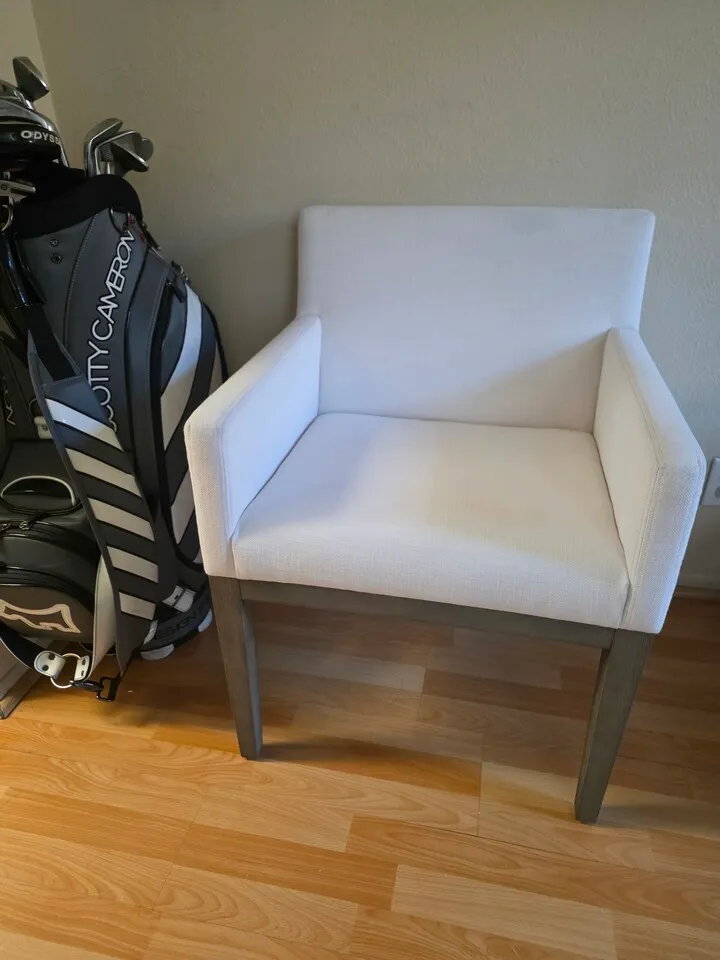 RH 의자-무빙세일
					무빙세일
					La 케이타운