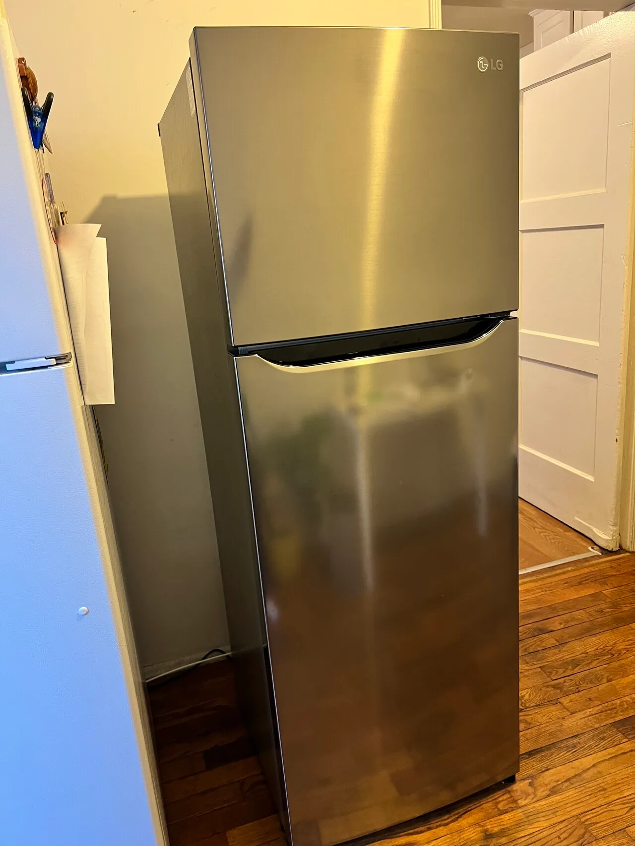 selling LG fridge $350 in koreatown, LA
					전자/가전
					Los Angeles