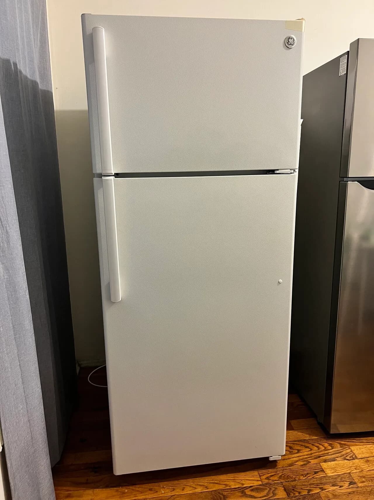Selling GE fridge for $250 has ICE MAKER
					전자/가전
					Los Angeles