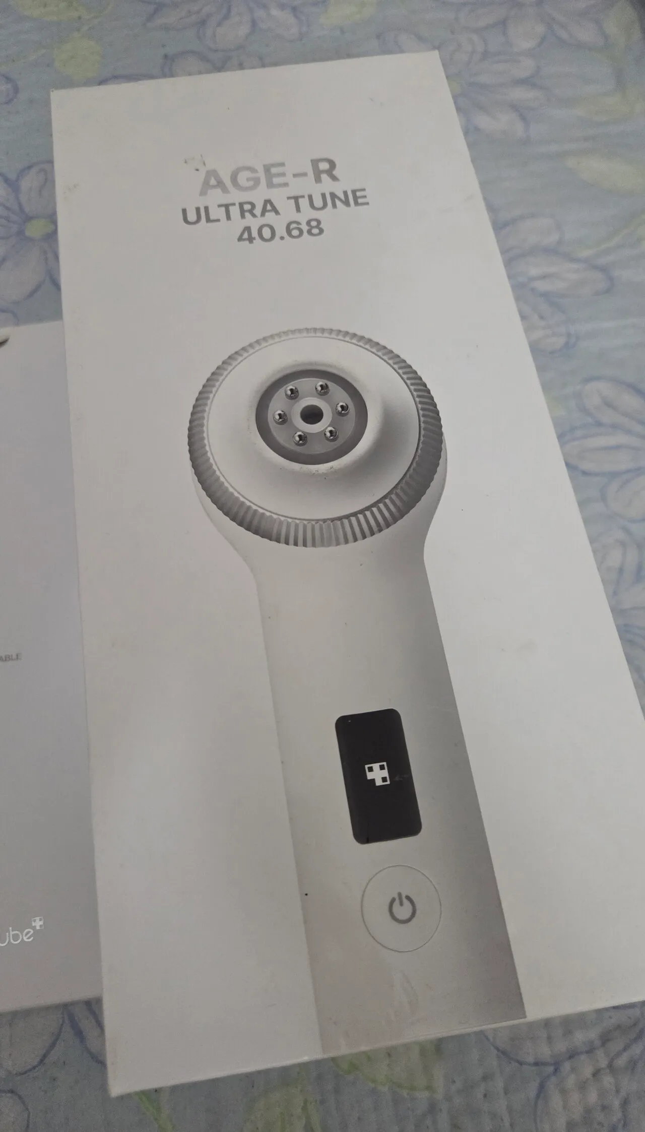 얼굴 리프팅 미용기기 메디큐브 울트라튠 40.68 미용기기 팝니다.
					기타
					엘에이