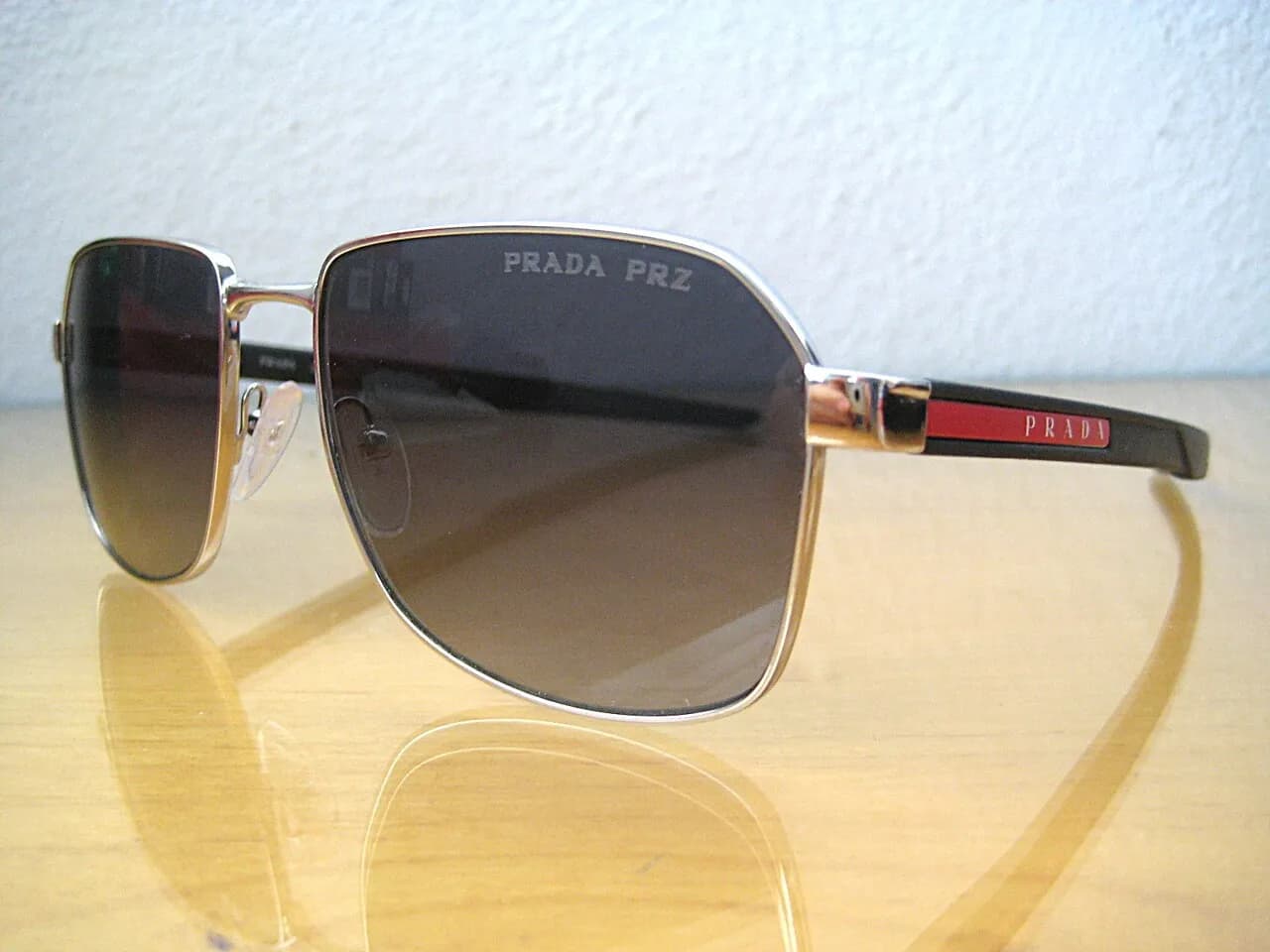 처분세일 가격내림 명품 프라다 Prada Sunglasses 남녀용 4 가지 새거 진품
					의류/패션
					Norwalk