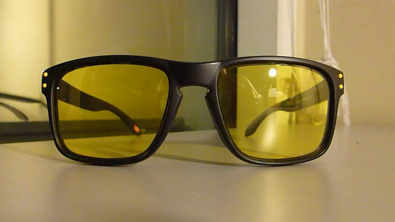 NEW-ARMANI EXCHANG-YELLOW MIRROR LENS-선글라스
					의류/패션
					Los Angeles