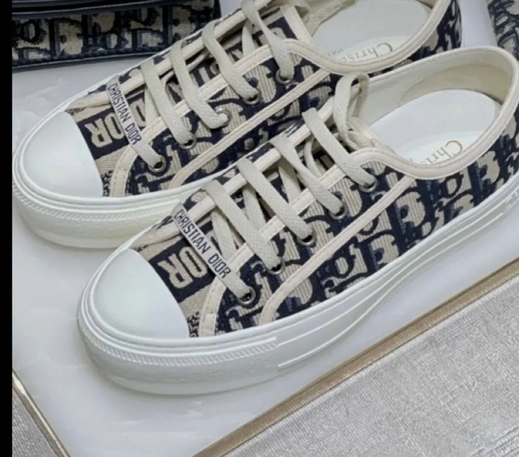 디올 플랫폼 스넥커 운동화 (A 급 가품)
					의류/패션
					부팍