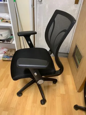 허리 도움 되는 사무실 의자$60, 하이체어$30
					무빙세일
					Los Angeles