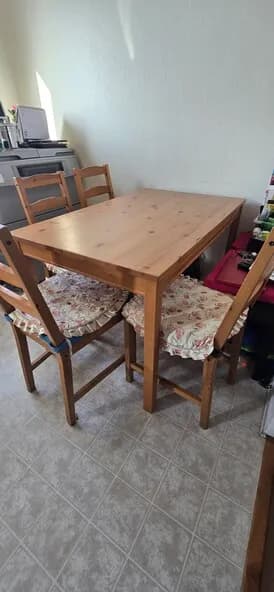 4인 작은 식탁 세트
					가구
					Gardena