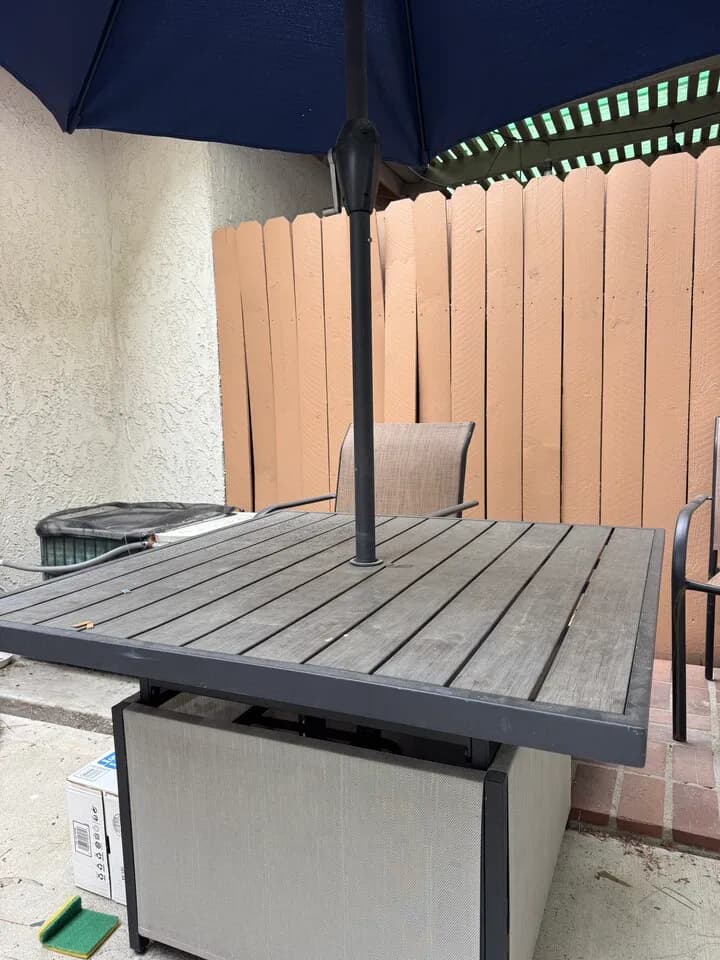 patio table
					무료나눔
					Downey