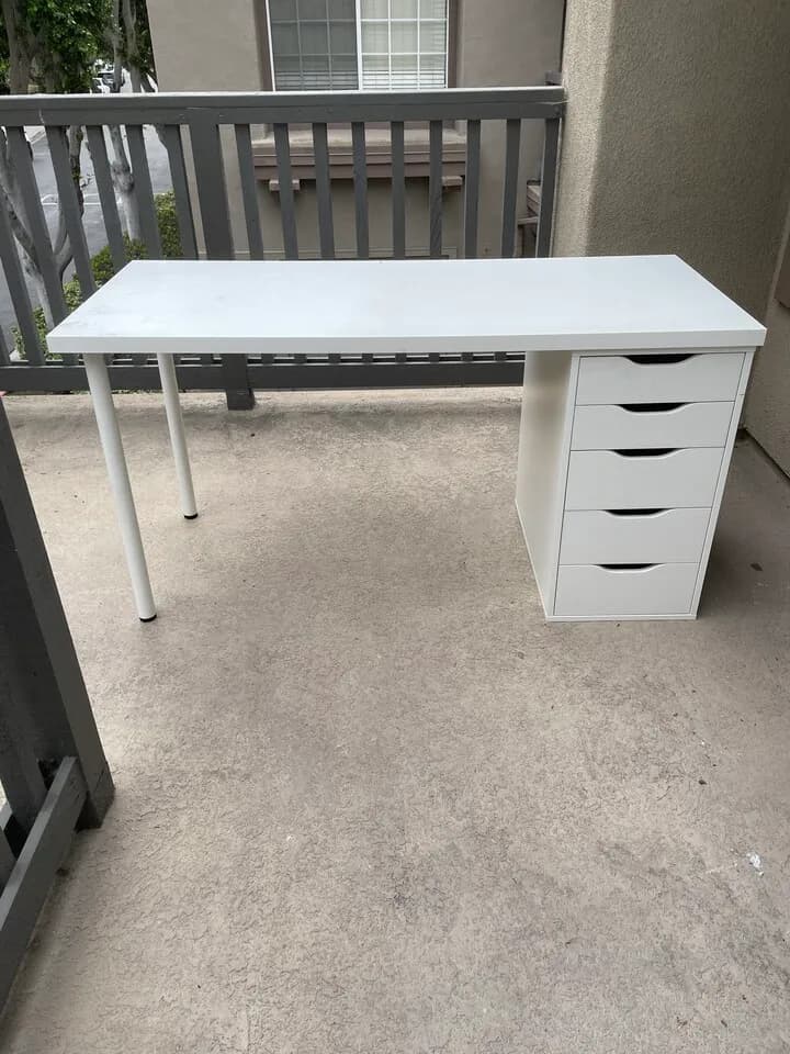 ikea desk
					가구
					Tustin