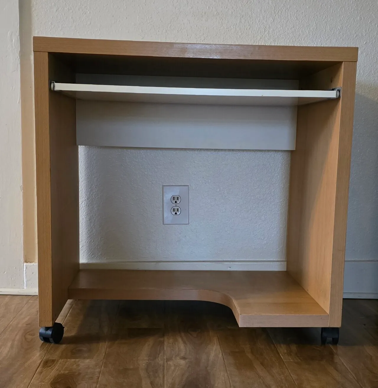 바퀴달린 컴퓨터책상
					무빙세일
					Los Angeles