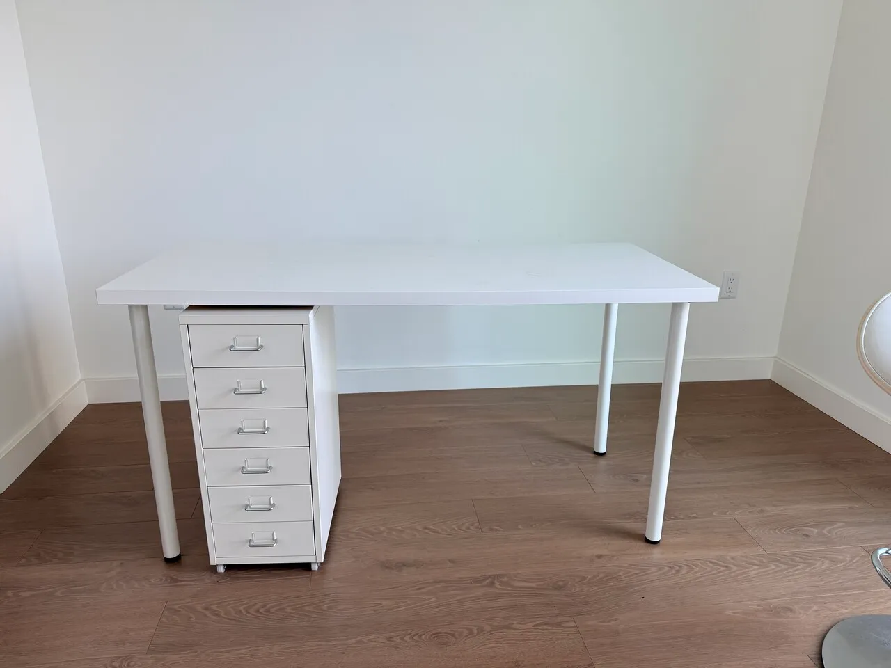 아일랜드 식탁 의자 , 책상 , 소파등 싸게 팔아요
					무빙세일
					LA