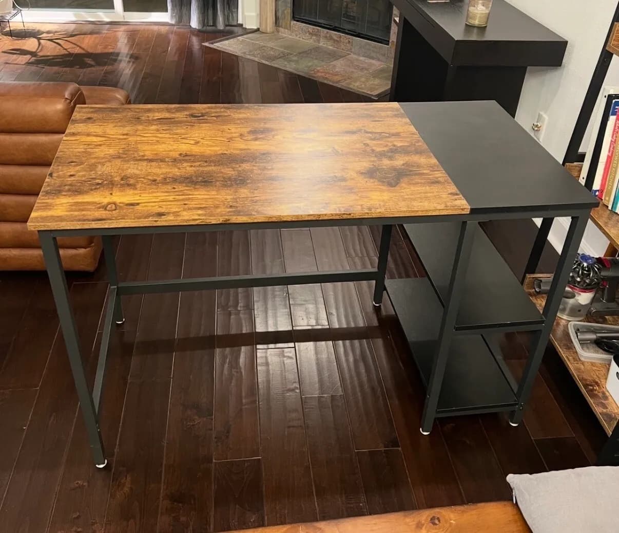 책상, 책장, 운동기구 볼, 선풍기
					무빙세일
					Los Angeles