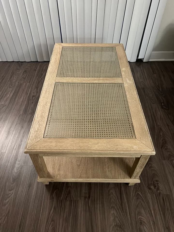 coffee table 팝니다 (Pottery Barn)
					가구
					Sherman Oaks