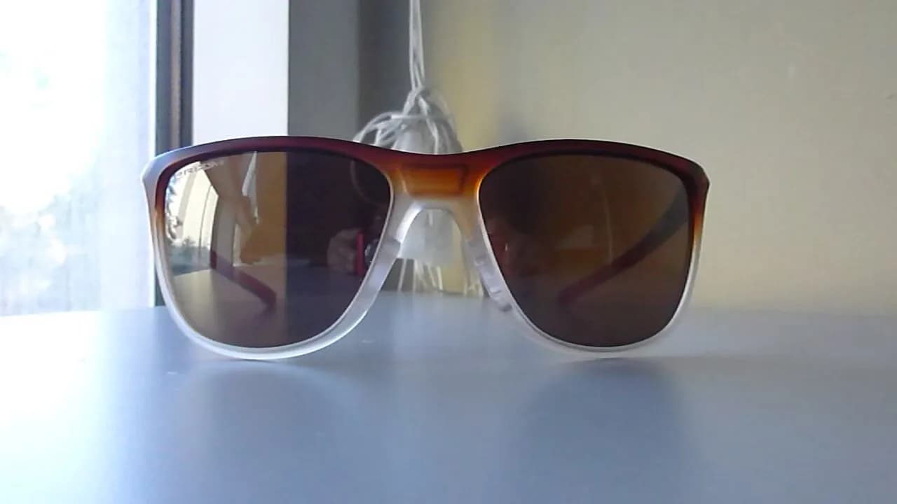 NEW-AUTHENTIC- U S A-오 클 리- BROWN LENS-선글라스
					의류/패션
					Los Angeles