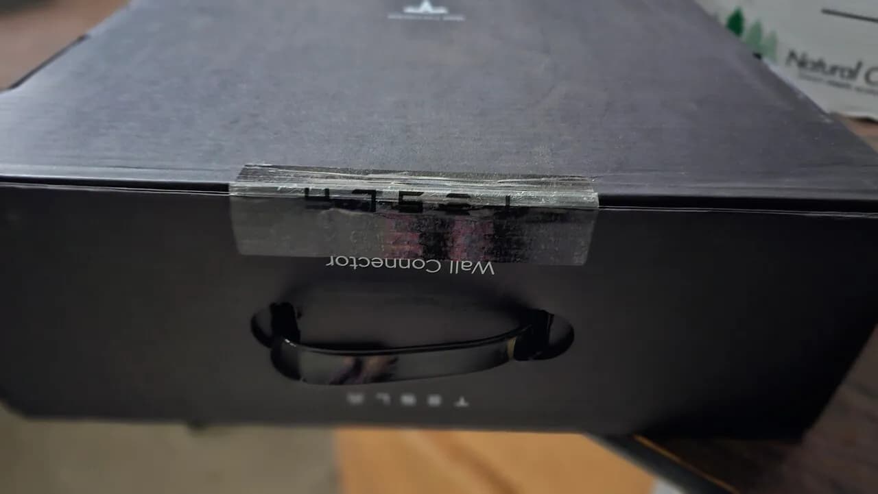Tesla Home Charger
					전자/가전
					Los Angeles