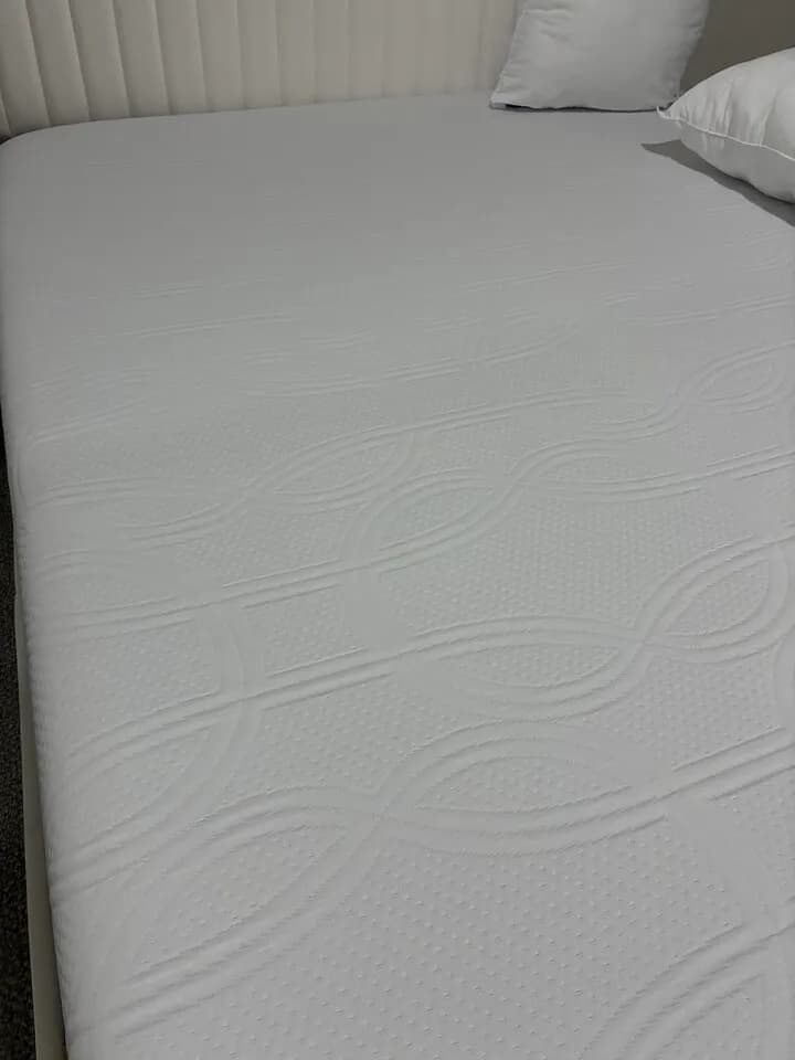 퀸사이즈 침대 메트리스 프레임 새것같은 상태최상
					가구
					한인타운