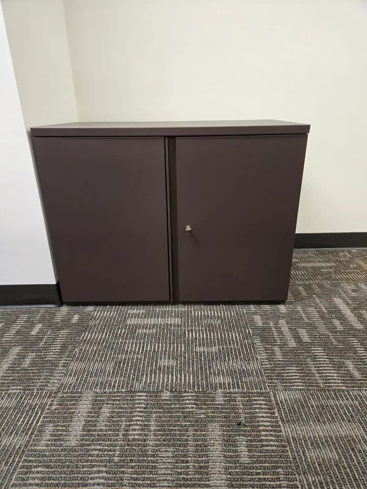 2 door cabinet, 신발장
					무빙세일
					Los Angeles
