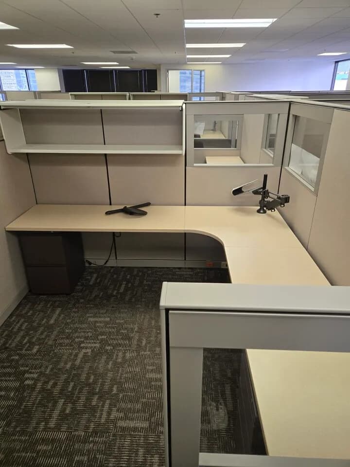 Herman Miller Ethospace Cubicles
					무빙세일
					Los Angeles