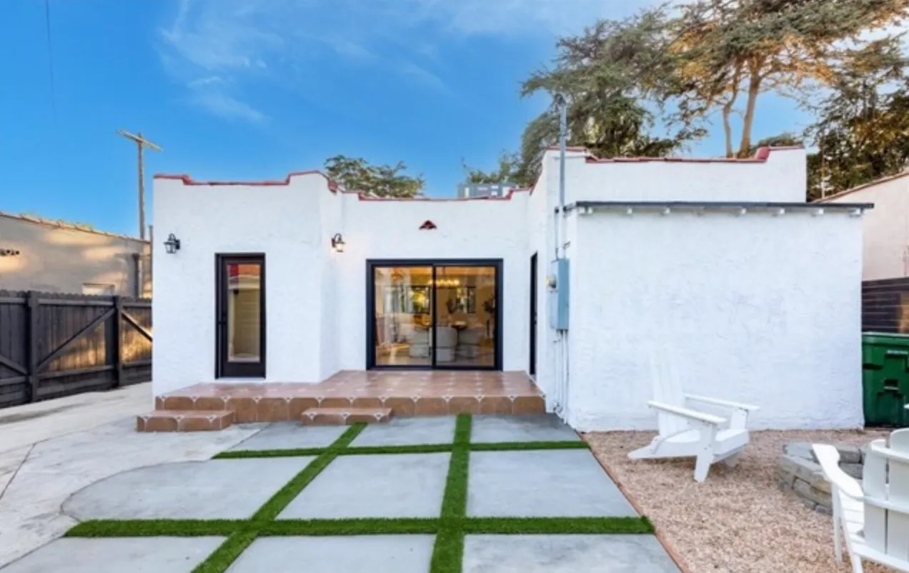라치몬트 빌리지 단층 싱글홈 
						2 beds/ 1 baths 1,023 Sqft. / LOT 4,050 Sqft. LP $1,549,000 
						주택  Los Angeles CA's preview 0