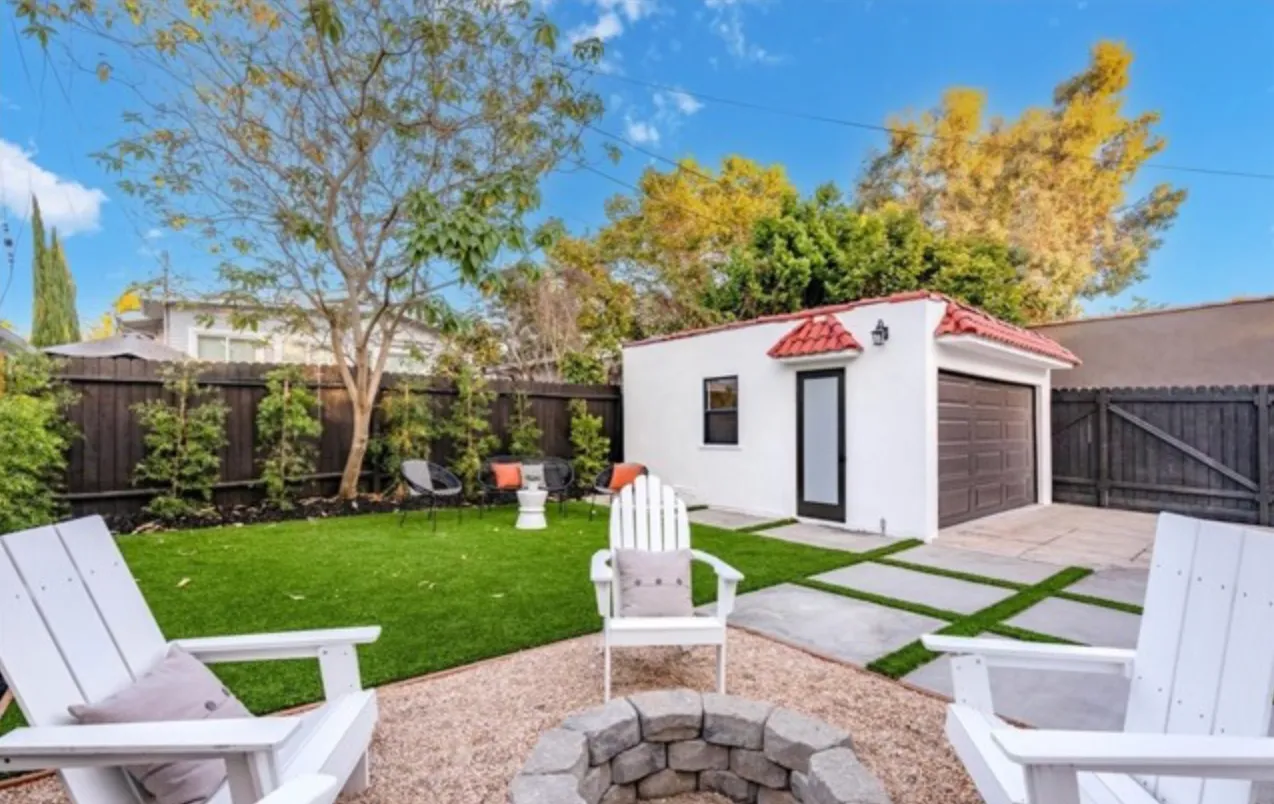 라치몬트 빌리지 단층 싱글홈 
						2 beds/ 1 baths 1,023 Sqft. / LOT 4,050 Sqft. LP $1,549,000 
						주택  Los Angeles CA's preview 1