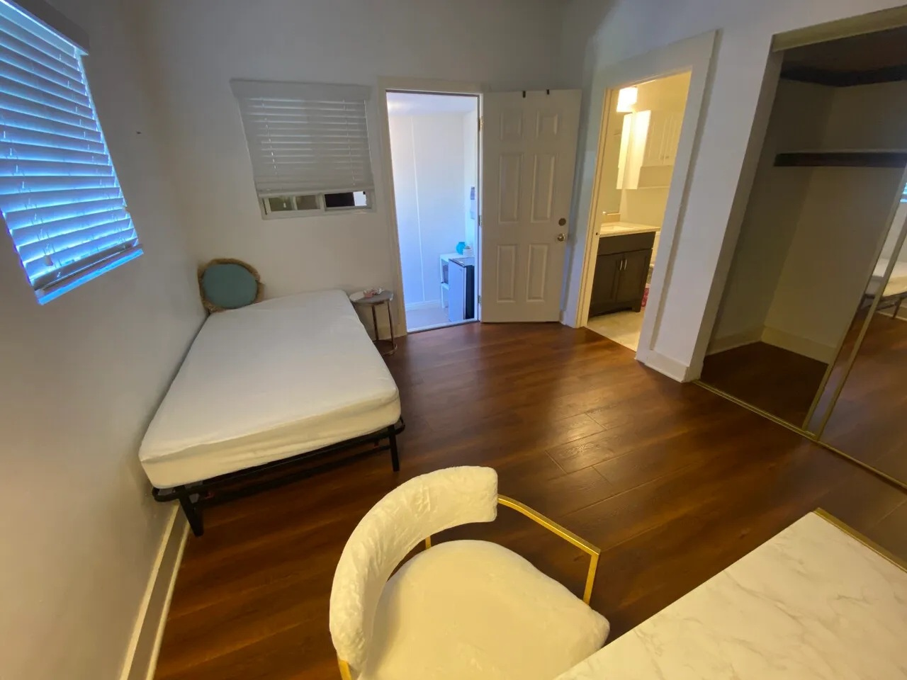 한타 1bed 1bath $850
					1 Bed
					한타's preview 3
