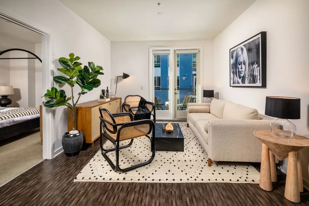 한타DTLA1br+덴800sf2달+$1000Free2파킹NO소셜유학생OK
					1 Bed
					Los Angeles's preview 1