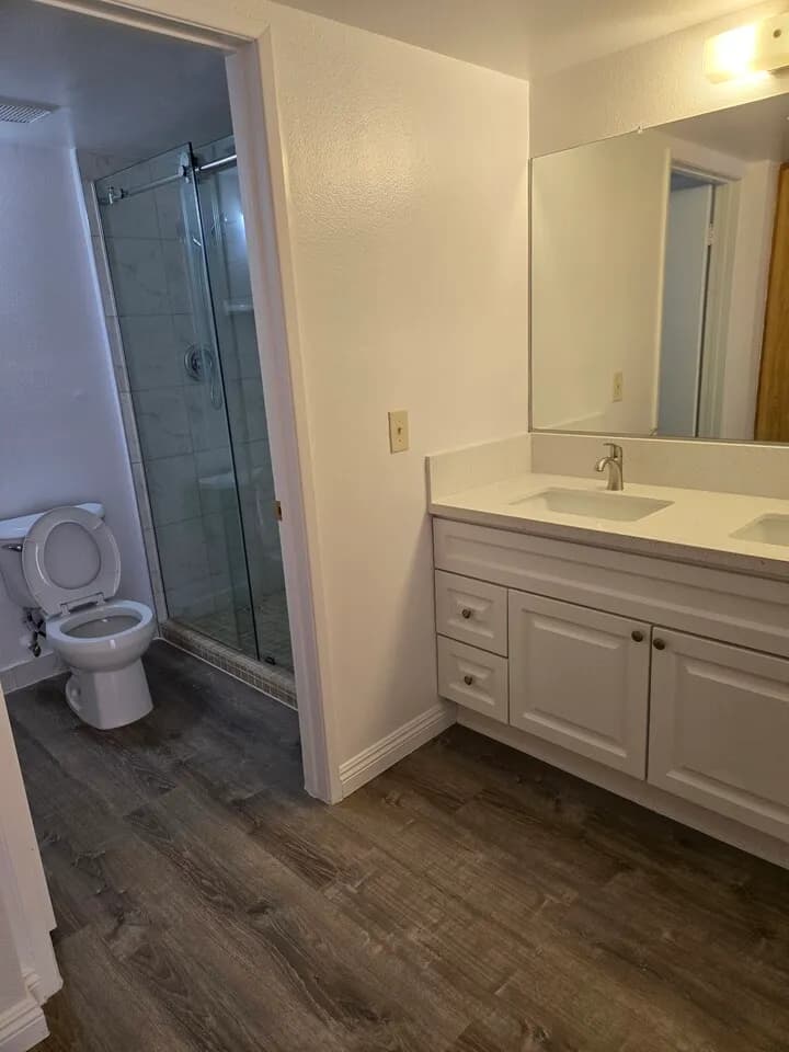 넓고 안전한 1베드룸
					1 Bed
					Los Angeles's preview 1
